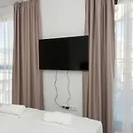 Modern Haven In Retreat With Chic Ambiance By Flat Mаnager