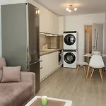 Modern Haven In Retreat With Chic Ambiance By Flat Mаnager * Warna